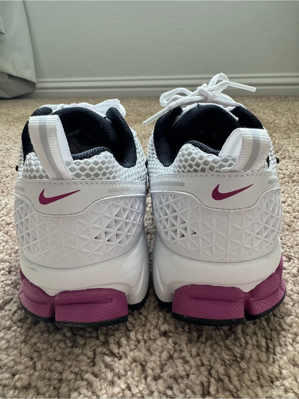 NEW Nike Vomero 5 Women's 7.5 Youth 6 Pink/Black/Silver Sneaker HF6998-102 Sport